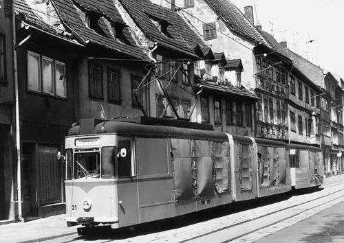 Gelenkwagen 21 und Beiwagen16 in der heutigen Johannesstraße.