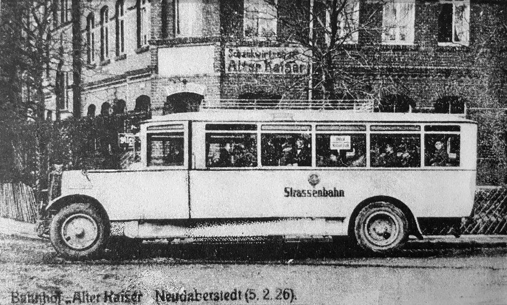 Bus der Serie 1 bis 6 an der Ecke Hans-Loch-Straße/Stadtweg