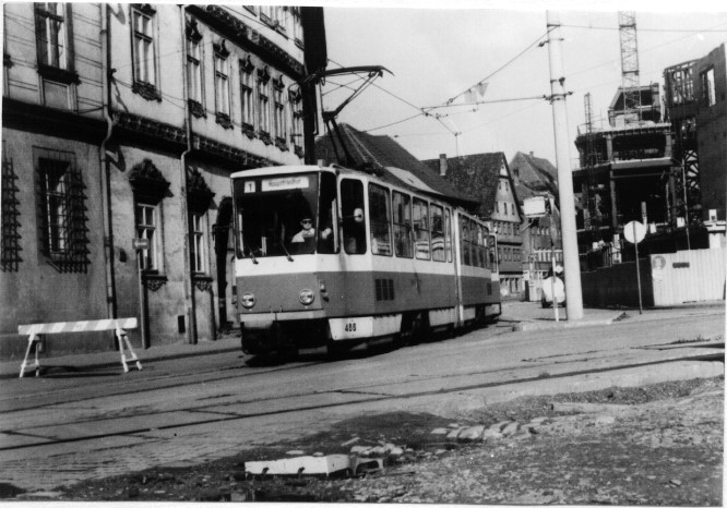 KT4D an der Stelle, wo sich heute in etwa die Haltestelle Lange Brücke befindet.