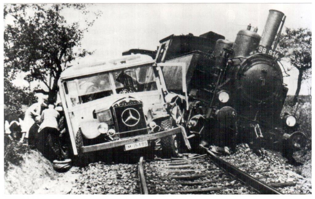 Unfall Omnibus mit der Kleinbahn Erfurt-Nottleben.