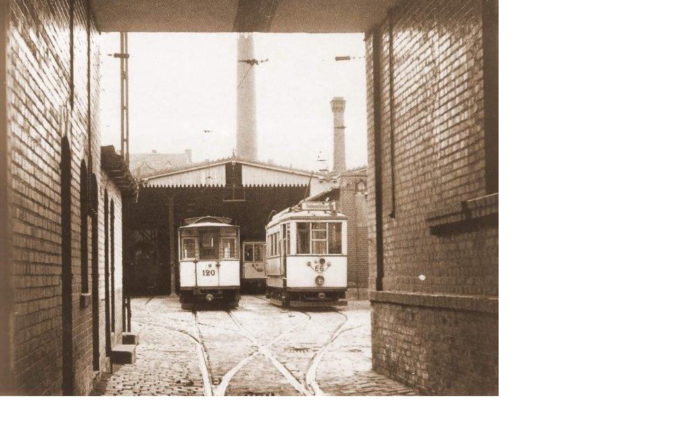 Wagenhalle Magdeburger Allee mit Triebwagen 66 und Beiwagen 120.