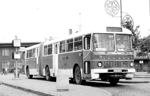 Ikarus am Bussteig 5