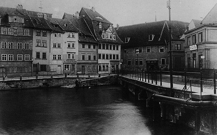 Nach dem Krieg wiederaufgebaute Schlösserstraße.